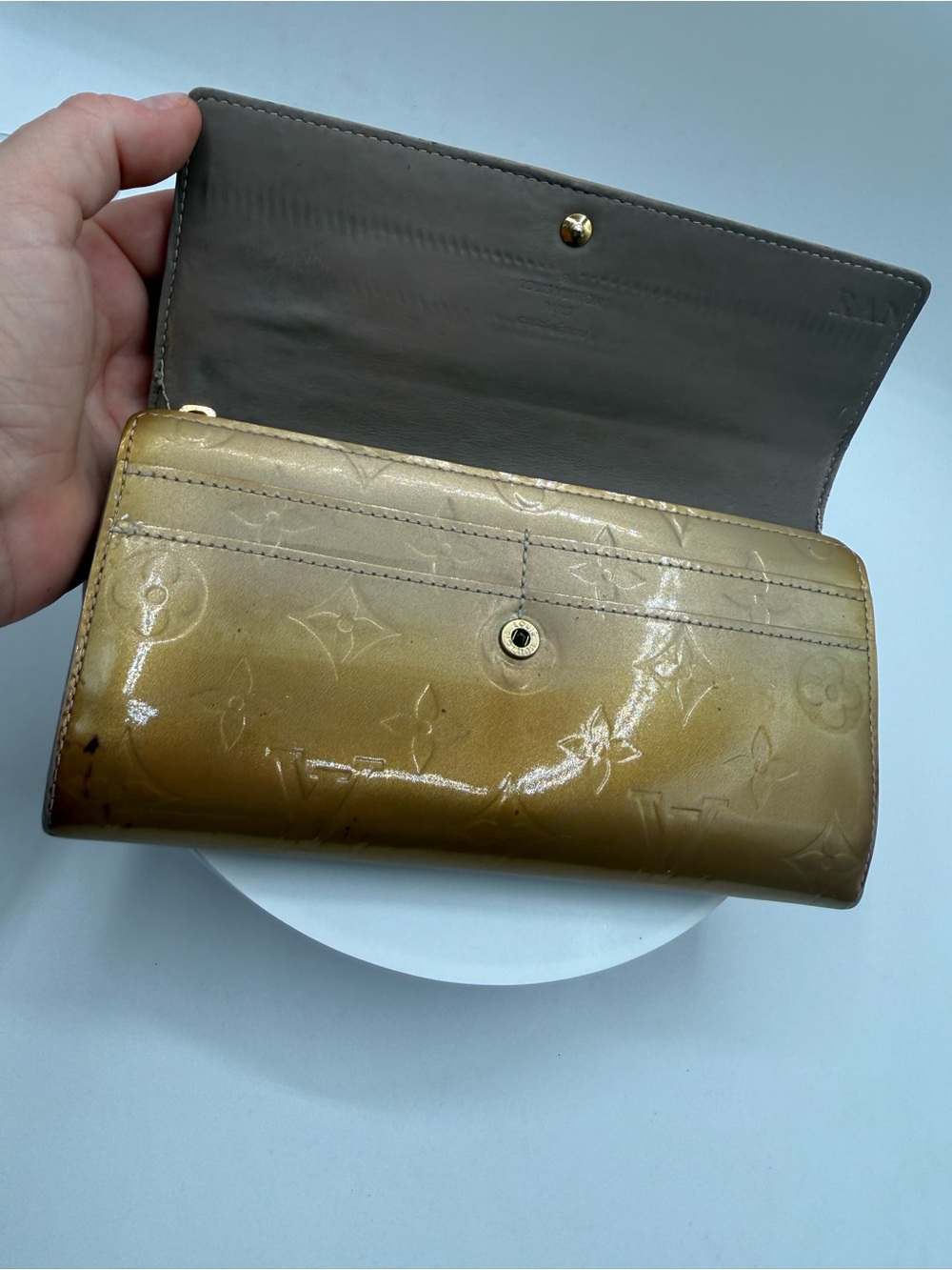 Louis Vuitton Bronze Vernis wallet rare color/COA - Picture 15 of 16